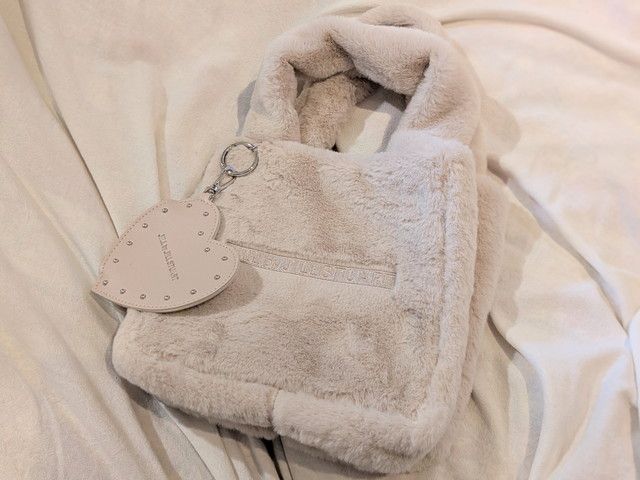 JILL by JILL STUARTのミルクティーベージュファーバッグ正面