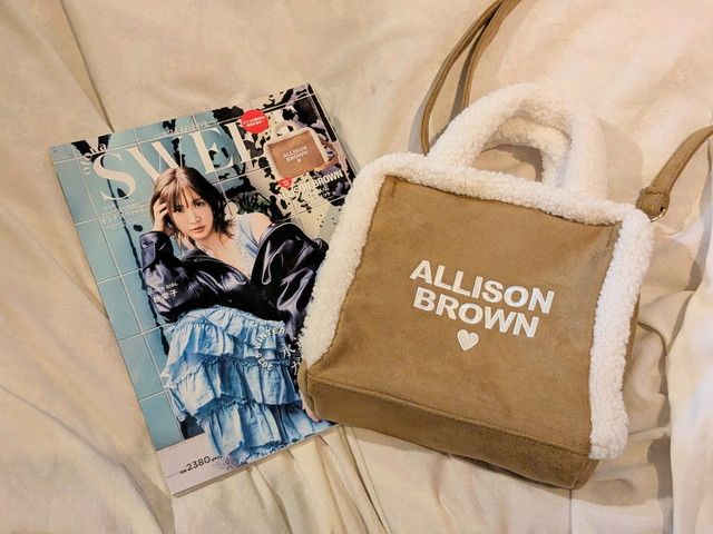 sweet12月号特別号otona SWEET表紙とALLISON BROWNロゴ刺繍入りボアポシェット