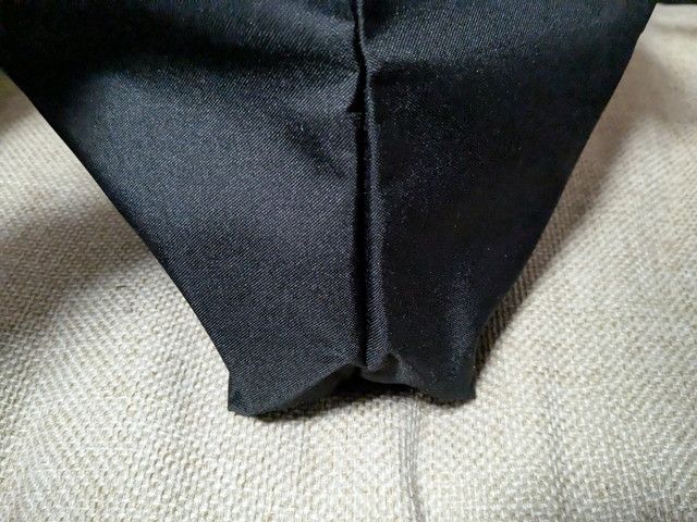 Harriss上品トートの底マチ。自立しやすく荷物が入れやすい形状