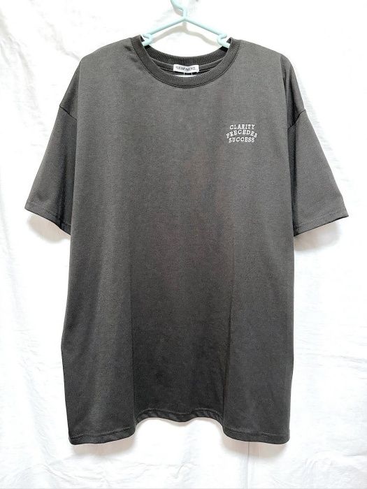 しまむら「ツイル叩きつけTシャツ」