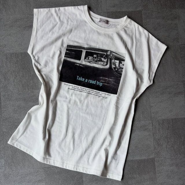 しまむら「CフォトフレンチスリーブTシャツ」