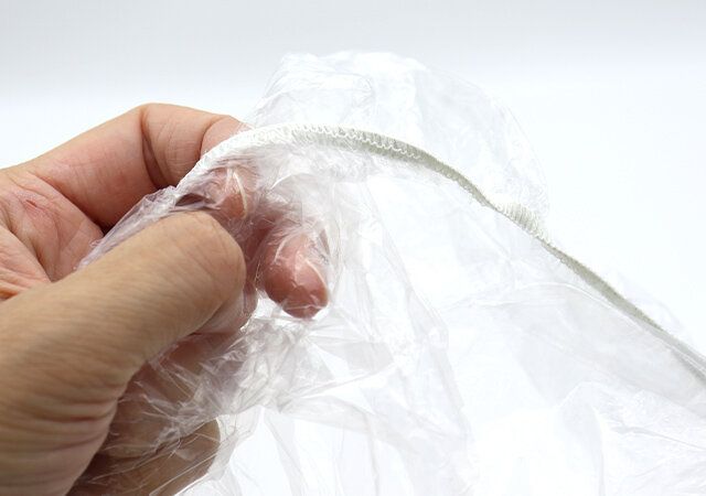 ダイソーのレインバッグカバー リュック用は口にゴムが付いている