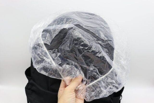 ダイソーのレインバッグカバー リュック用はリュックサックに被せて使う