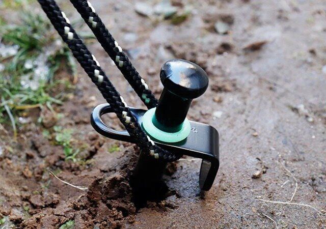 ダイソーの蓄光マーカー付き鉄製ペグ（20cm、ペグマーカー付）