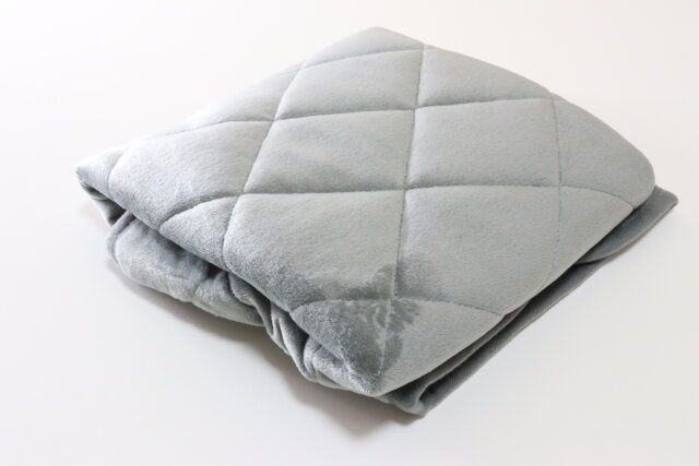 ダイソーのUSB式ひざ掛け（LGY）のビジュアル