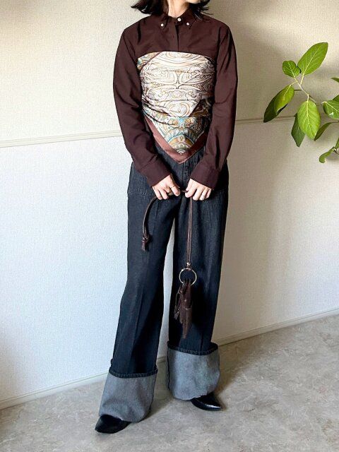 Style③スカーフアレンジで新鮮に魅せる