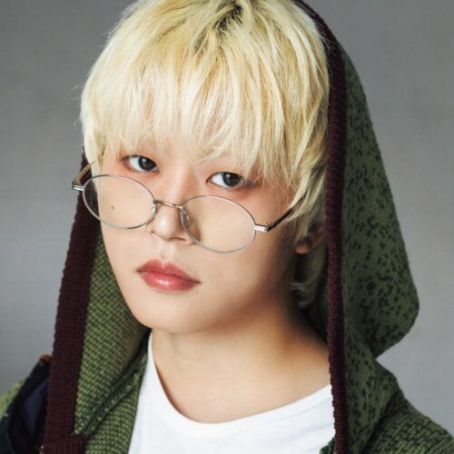 JO1木全翔也、編み物で「無心になれる時間が好き」。一日一食の体型キープ術とユニークなファッションへのこだわりも語る