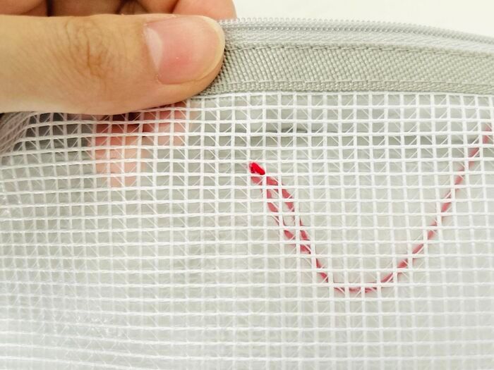 【100均】透明ポーチに刺繍っぽいことしてみたら…想像以上にかわいくできた♡初心者さんでも簡単です