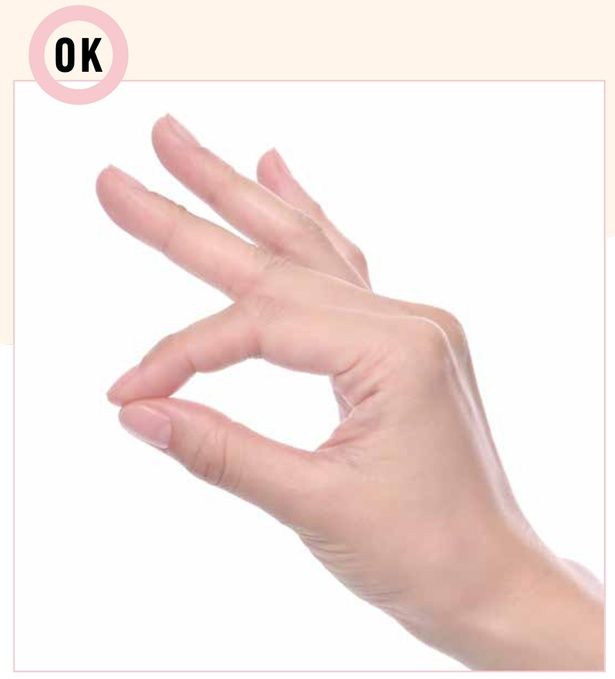 親指と人さし指の腹で皮膚に触れるのが基本です (C)はちみつMIO(加藤美緒)／KADOKAWA