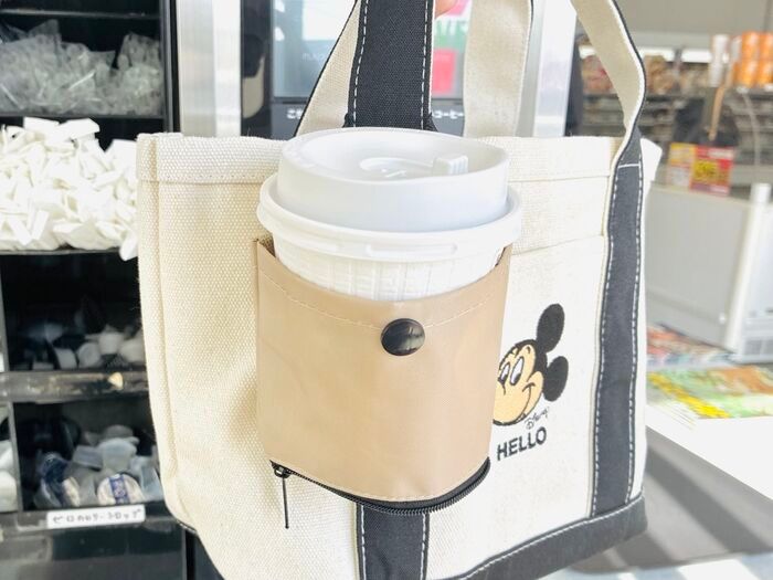 【セリア】“変身ポーチ”が外出先で大活躍♪底部分に付いたファスナーを開けると…まさかの2WAY仕様でした！