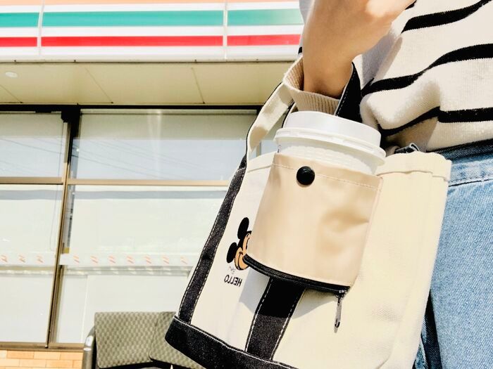 【セリア】“変身ポーチ”が外出先で大活躍♪底部分に付いたファスナーを開けると…まさかの2WAY仕様でした！