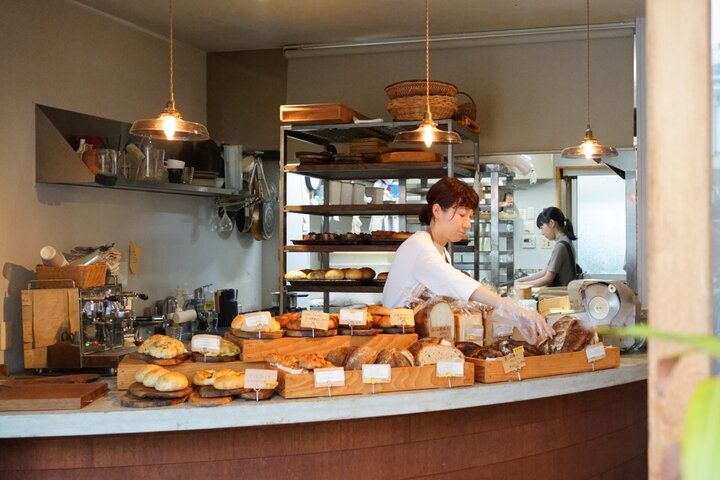 焼き立てパンやデリも三重産づくし。旅の時間に寄り添うごはん屋さん「mike」