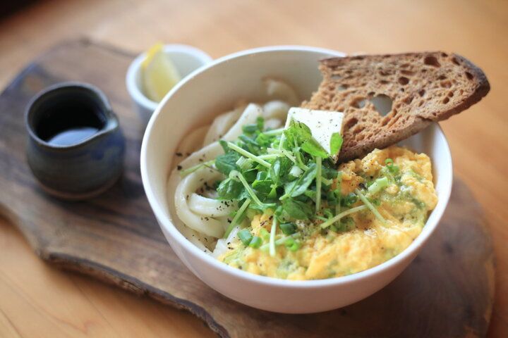 焼き立てパンやデリも三重産づくし。旅の時間に寄り添うごはん屋さん「mike」