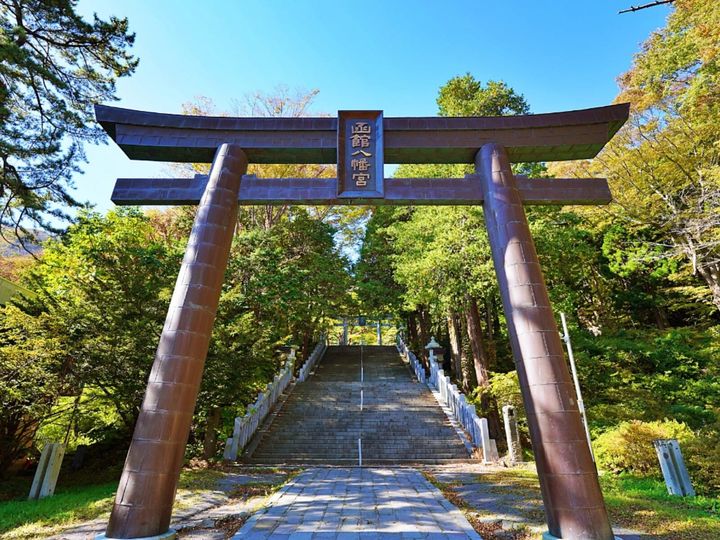 All About ニュース編集部が全国250人を対象に実施した「御朱印に関するアンケート」の調査結果から、好き＆いただきたい「北海道の御朱印」ランキングを発表！ 2位「函館八幡宮」を抑えた1位は？ （サムネイル画像出典：PIXTA）