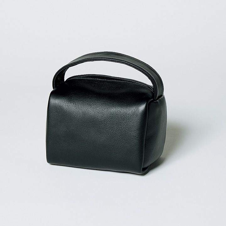 休日は荷物少なめがgood！コーデのポイントになるおしゃれなバッグ12選