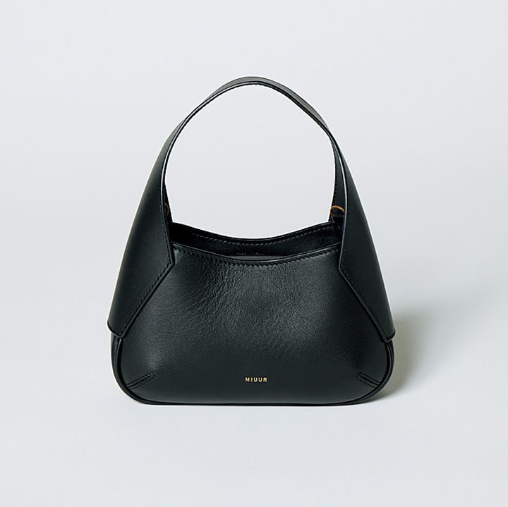 休日は荷物少なめがgood！コーデのポイントになるおしゃれなバッグ12選