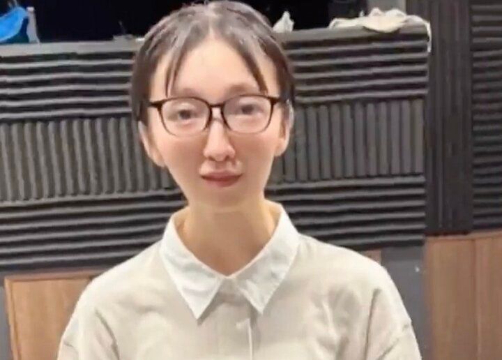 【写真・画像】「叔父は有名芸人」35歳現役アイドル、すっぴんが”おばさん”すぎて店員から塩対応「少々お待ちくださいって言われて…」 1枚目