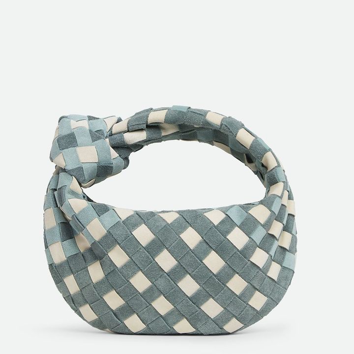 ミニ ジョディ ¥528,000／BOTTEGA VENETA（ボッテガ・ヴェネタ ジャパン 0120-60-1966）