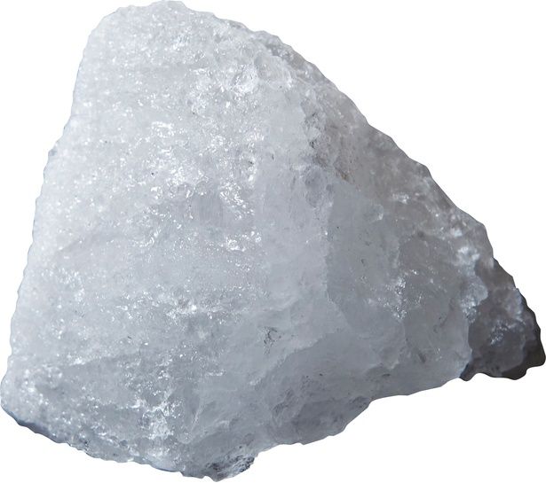 ミョウバンが結晶化した「天然アルム石」が「デオナチュレ クリスタルストーン C」の原材料となっている