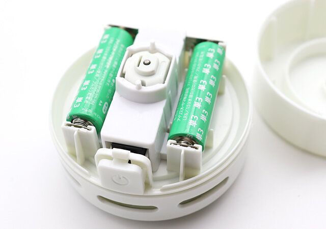 乾電池式卓上クリーナー 乾電池