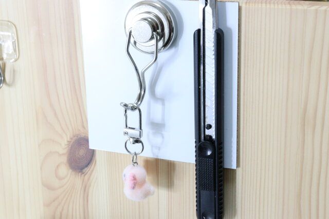 ダイソーの磁石がくっつくスチールタイル ホワイトの使用例