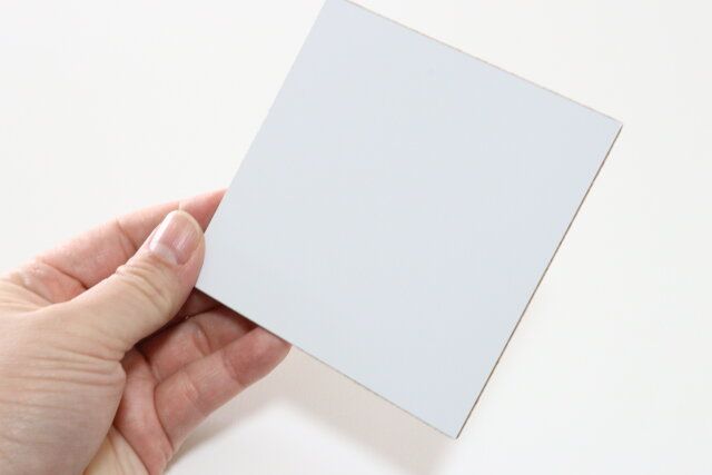 ダイソーの磁石がくっつくスチールタイル ホワイト