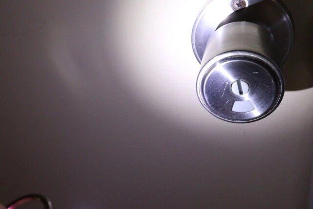 セリア VM-47 白色 LED キーチェーンライト クリアカラー