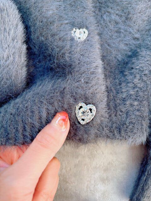 GUシャギーニットハートビジューボタンカーディガン ダークグレーのハートビジュー