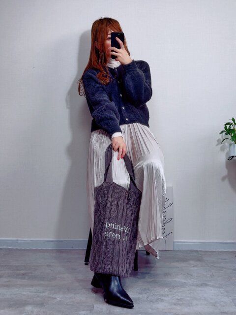 GUシャギーニットハートビジューボタンカーディガンの上品ワントーン風コーデ