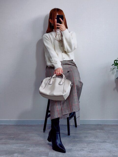 GUシャギーニットハートビジューボタンカーディガンの通勤コーデ