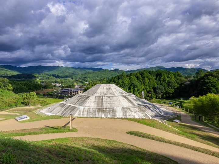 All About ニュース編集部が全国250人を対象に実施した「古都に関するアンケート」の調査結果から、「歴史を肌で感じられそうだと思う『日本の古都』ランキングを発表！ 2位「飛鳥（奈良県明日香村）」を抑えた1位は？