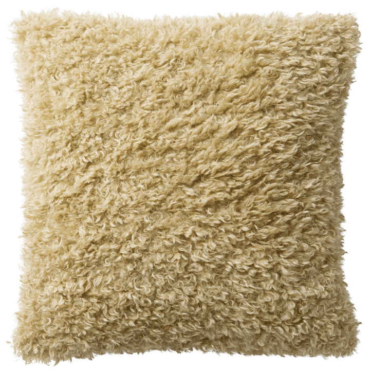 「Teddy クッション」（ゴールデン）¥9,000／BOCONCEPT（ボーコンセプト青山本店）