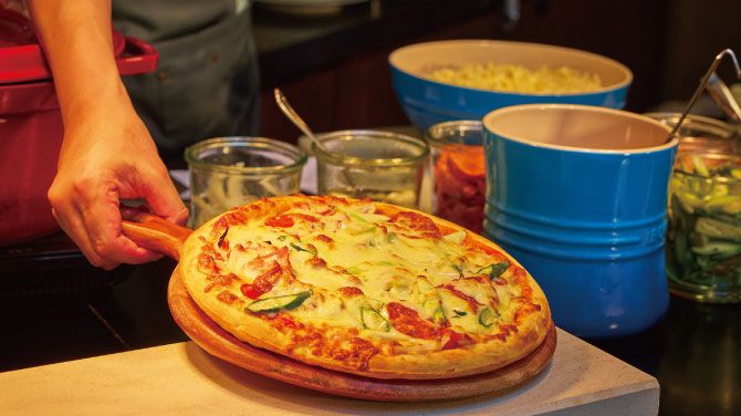 ホテルメイドの焼きたてピザ