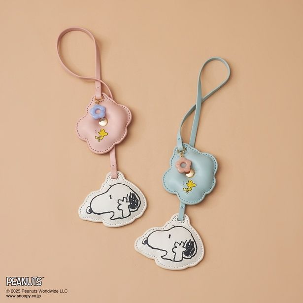 「ミラーバッグチャーム」(各7700円)