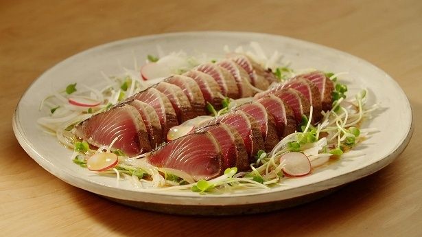 「かつおののっけ盛り」で魚介との相性の良さも知られるように