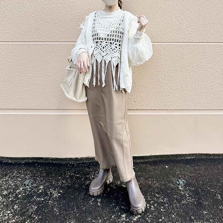 画像: かぎ針編みベストで差をつけるレイヤードコーデ