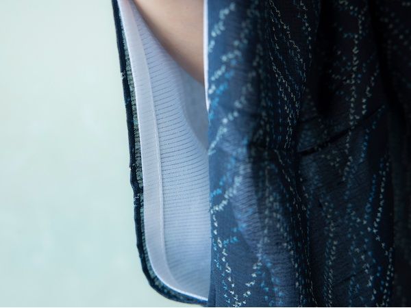 人と別れるときに手を振る理由