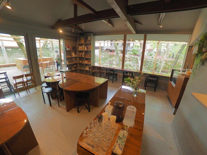 鳥のさえずりが聞こえる森の中にあるくつろぎカフェ／国分寺「史跡の駅 おたカフェ」