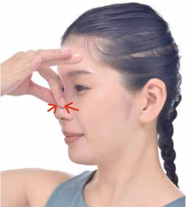 鼻を寄せて引っ張る (C)はちみつMIO(加藤美緒)／KADOKAWA