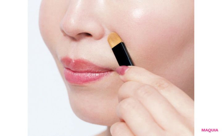 鼻まわりのお直しメイク 崩れたベースメイクを整える