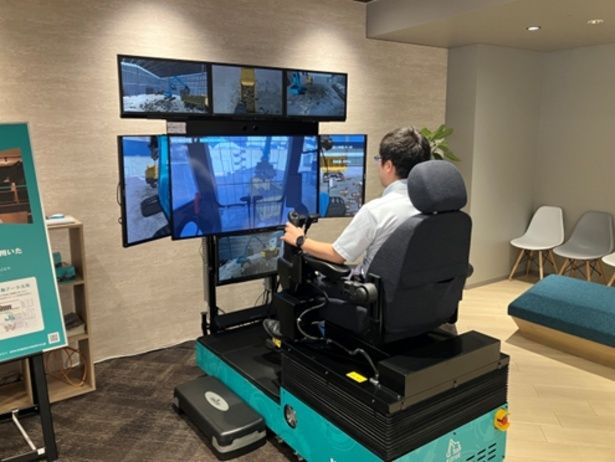 【写真】建設現場に行かずとも操作可能な遠隔施工技術「K-DIVE」。リアルな操作感を再現したシミュレータで未来の現場を体験できる