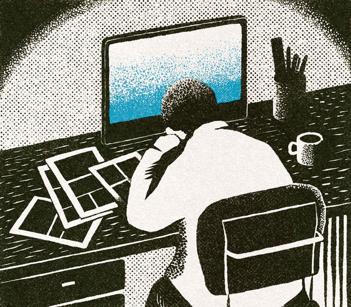 PCと向きあう男性