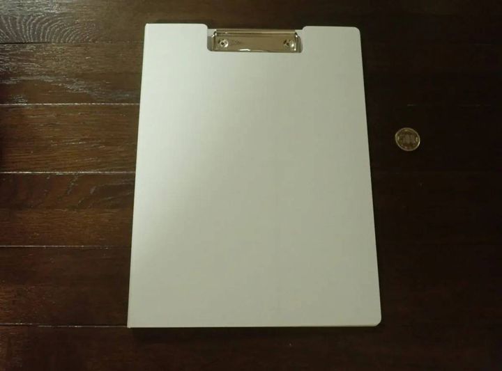 DAISO(ダイソー)：カバー付クリップボード(A4、ホワイト)