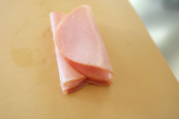 早く知りたかった！ベタッとくっつかない『ハムの切り方』→気持ちいいほどバラける！