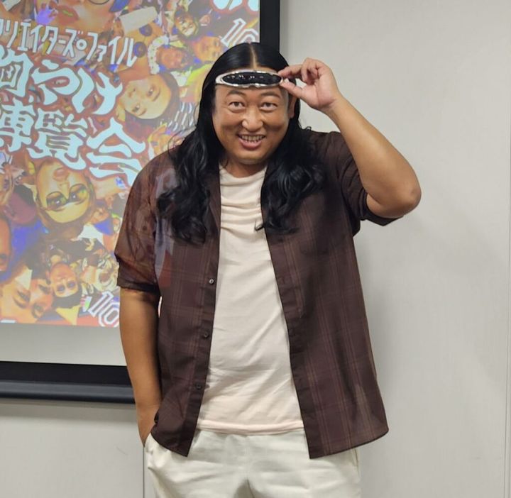 お笑いトリオ「ロバート」の秋山竜次さん（47）の人気企画に新たな「クセ強」クリエイターが登場し話題です。