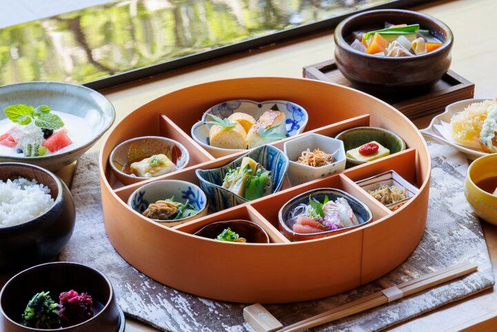 京都・岡崎でちょっと贅沢なお弁当ランチ＆庭園ビューを♪「京野菜と炭火料理 庵都」