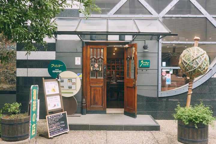 喫茶店で開かれる編み物教室って？ かぎ針初心者にもおすすめなフェアアイルコースターを作ってみた【FUDGE dig. × FUDGE FRIENDの“大人の習い事”探し。】