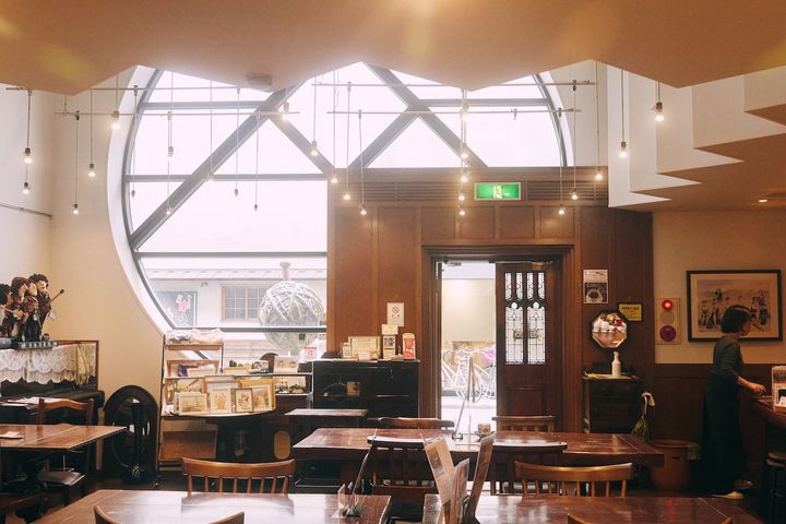 喫茶店で開かれる編み物教室って？ かぎ針初心者にもおすすめなフェアアイルコースターを作ってみた【FUDGE dig. × FUDGE FRIENDの“大人の習い事”探し。】