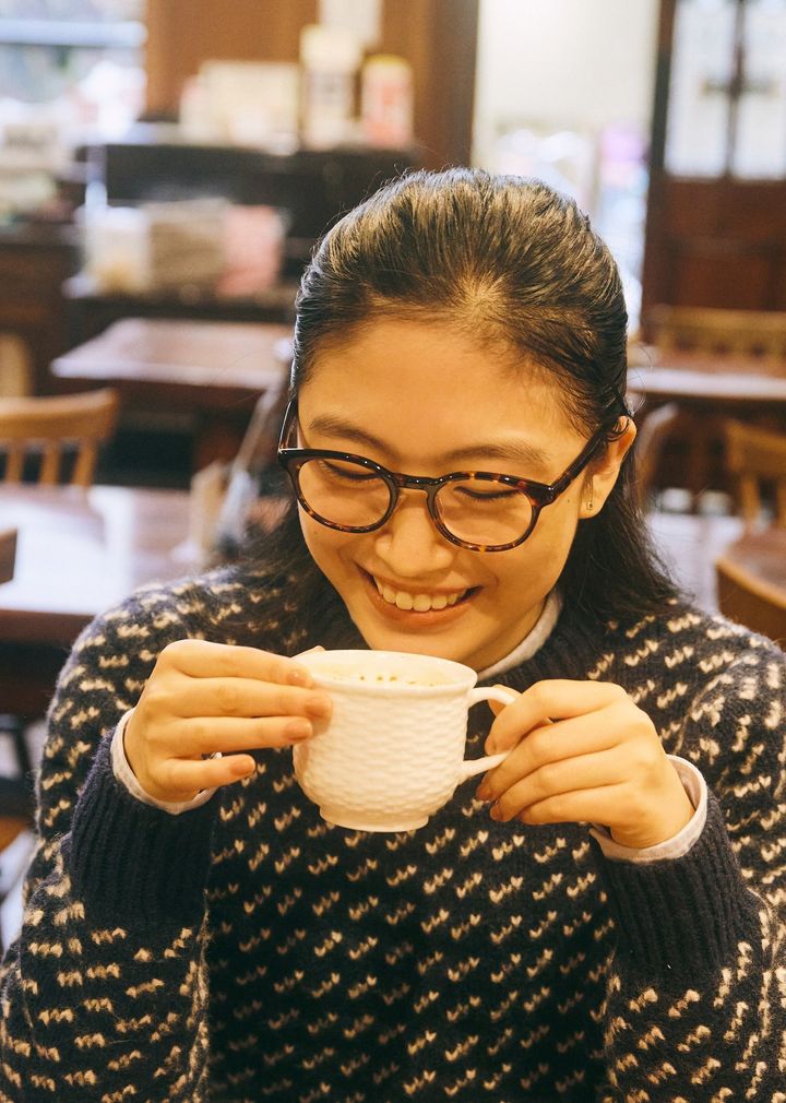 喫茶店で開かれる編み物教室って？ かぎ針初心者にもおすすめなフェアアイルコースターを作ってみた【FUDGE dig. × FUDGE FRIENDの“大人の習い事”探し。】