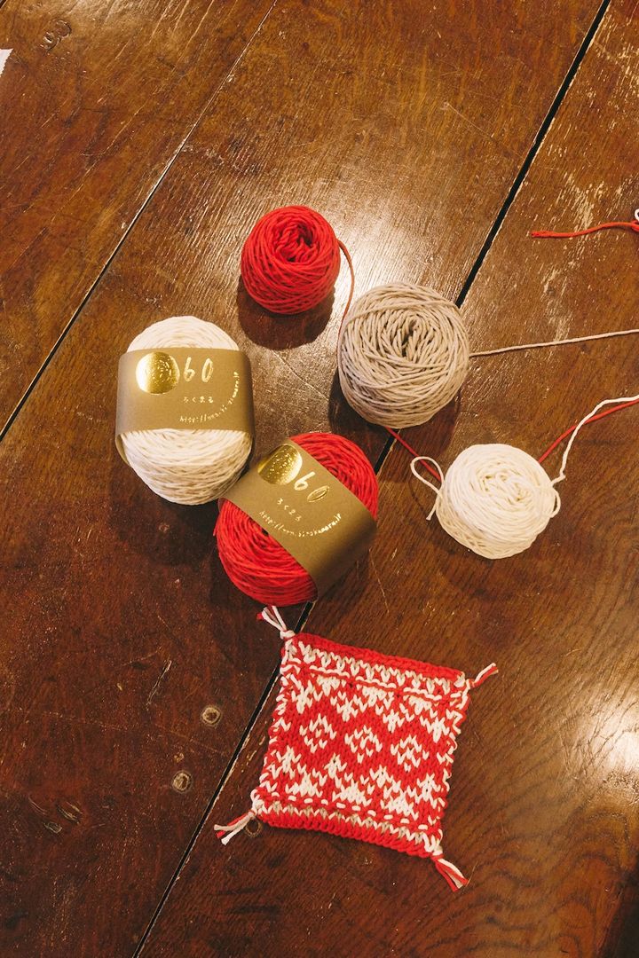 喫茶店で開かれる編み物教室って？ かぎ針初心者にもおすすめなフェアアイルコースターを作ってみた【FUDGE dig. × FUDGE FRIENDの“大人の習い事”探し。】